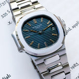 Patek Philippe Nautilus Pristine condition. Extract of the archives