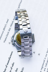 Patek Philippe Nautilus Pristine condition. Extract of the archives